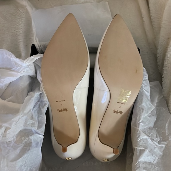 COACH Sloane Patent Leather Pump Chalk 9 B (M) - Picture 9 of 15